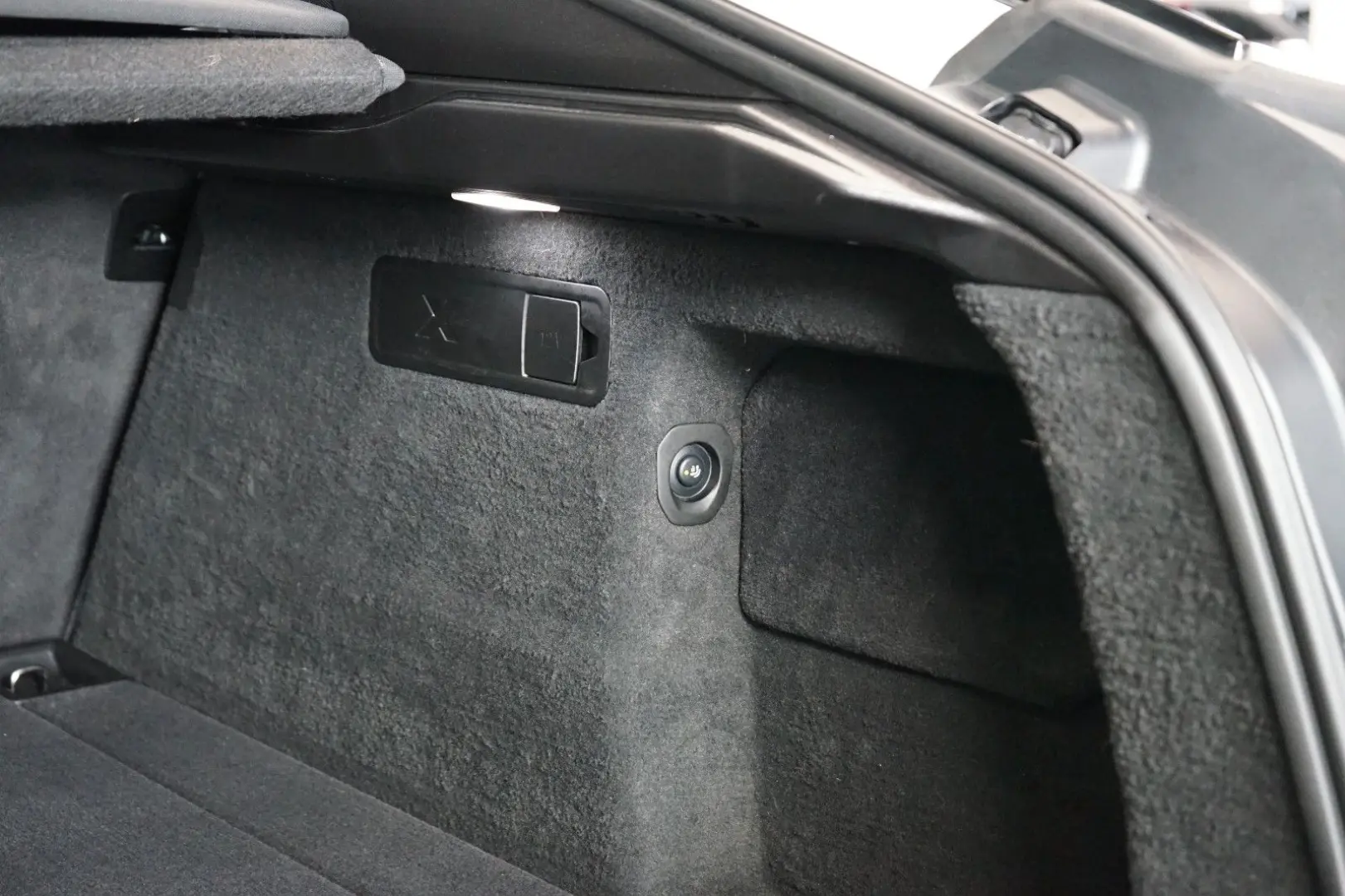 X6 40i xDRIVE H K TOW LED M-SPORT 65.702€ NETTO