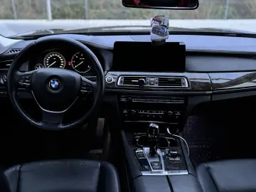 BMW 730