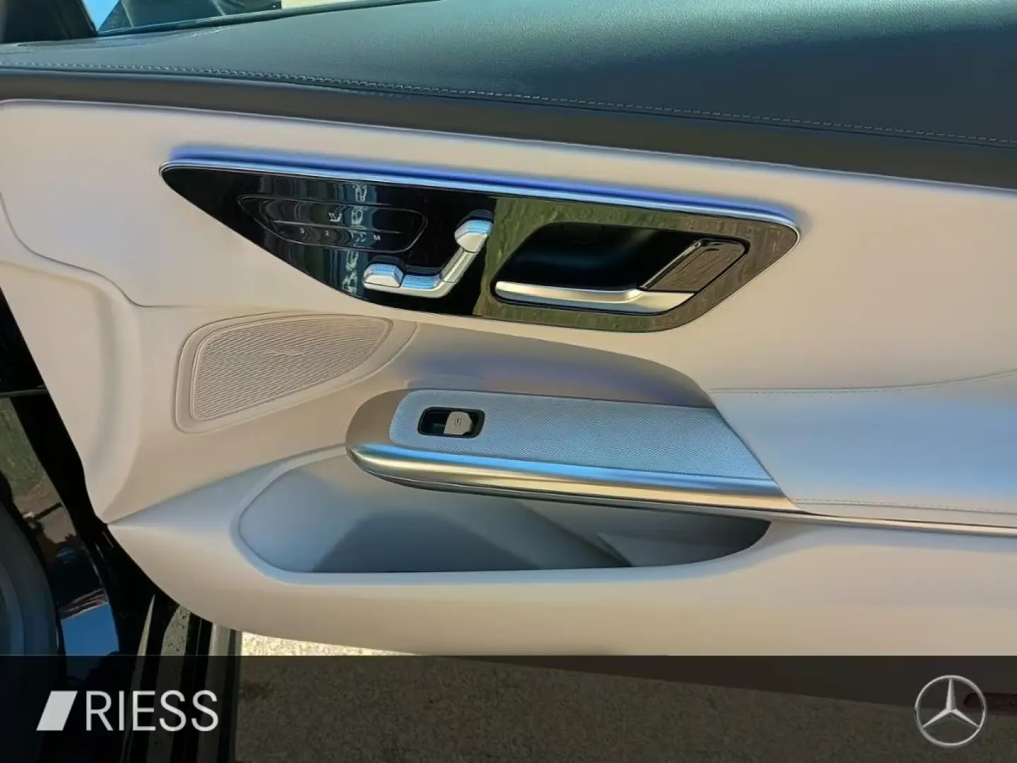 Mercedes-Benz CLE 300 4M AMG PANO AHK