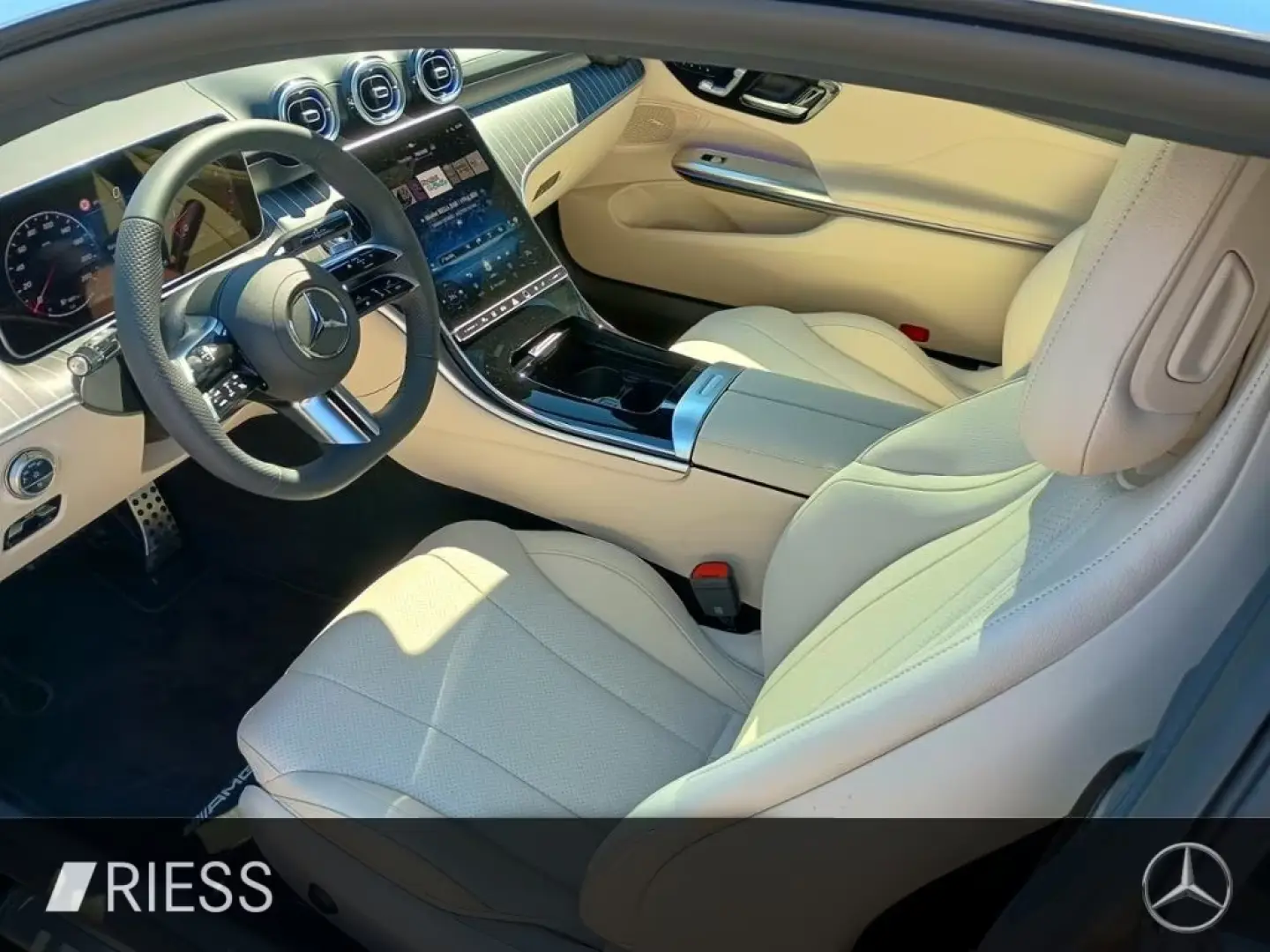 Mercedes-Benz CLE 300 4M AMG PANO AHK