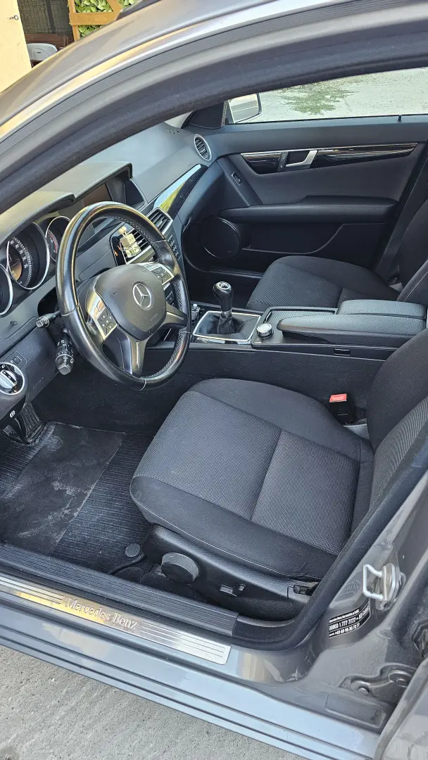 Mercedes-Benz C 220