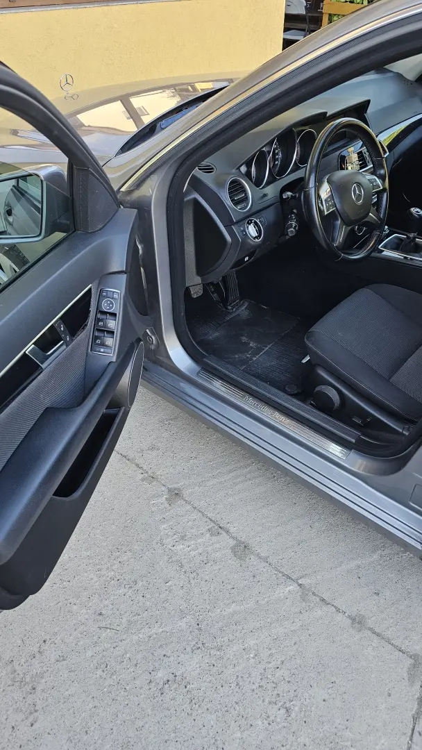 Mercedes-Benz C 220