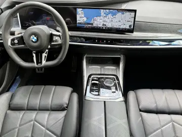 BMW 740d xDrive M Sport B&W LoungeSeating