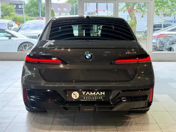 BMW i7 xDrive M70