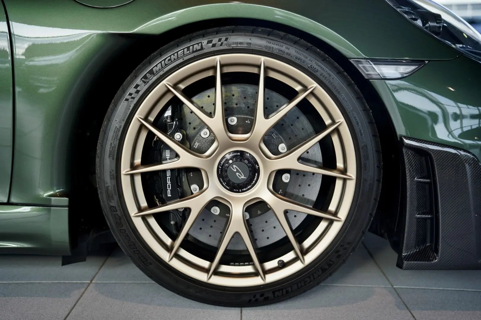 Cayman 718 GT4 RS WEISSACH LIFT Carbon CLUBSPORT