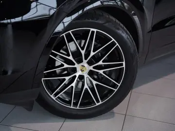 Cayenne  1.H  21  Chrono  Pano  AHK  BOSE  ACC