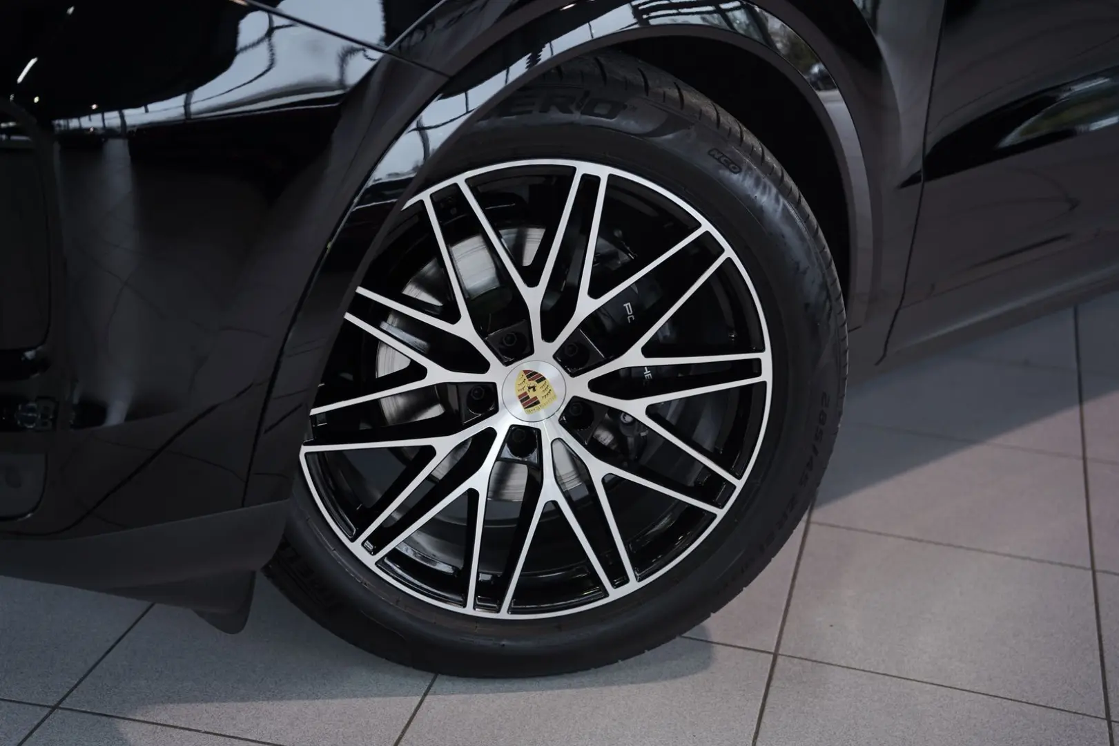 Cayenne  1.H  21  Chrono  Pano  AHK  BOSE  ACC