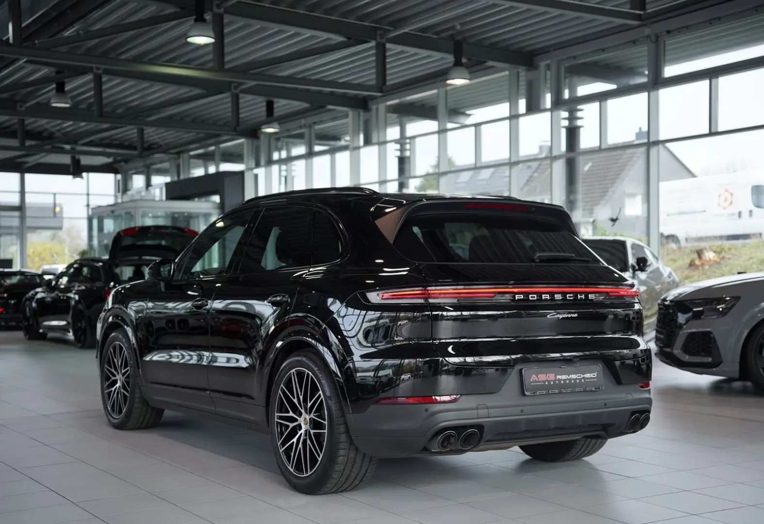 Cayenne  1.H  21  Chrono  Pano  AHK  BOSE  ACC