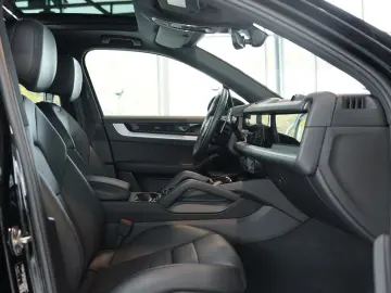 Cayenne  1.H  21  Chrono  Pano  AHK  BOSE  ACC