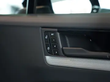 Cayenne  1.H  21  Chrono  Pano  AHK  BOSE  ACC