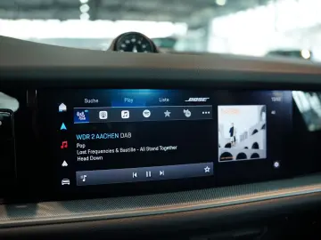 Cayenne  1.H  21  Chrono  Pano  AHK  BOSE  ACC