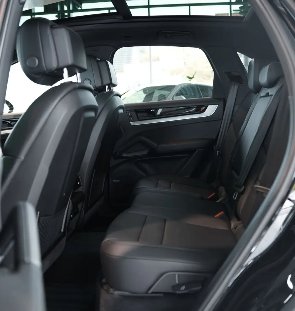 Cayenne  1.H  21  Chrono  Pano  AHK  BOSE  ACC