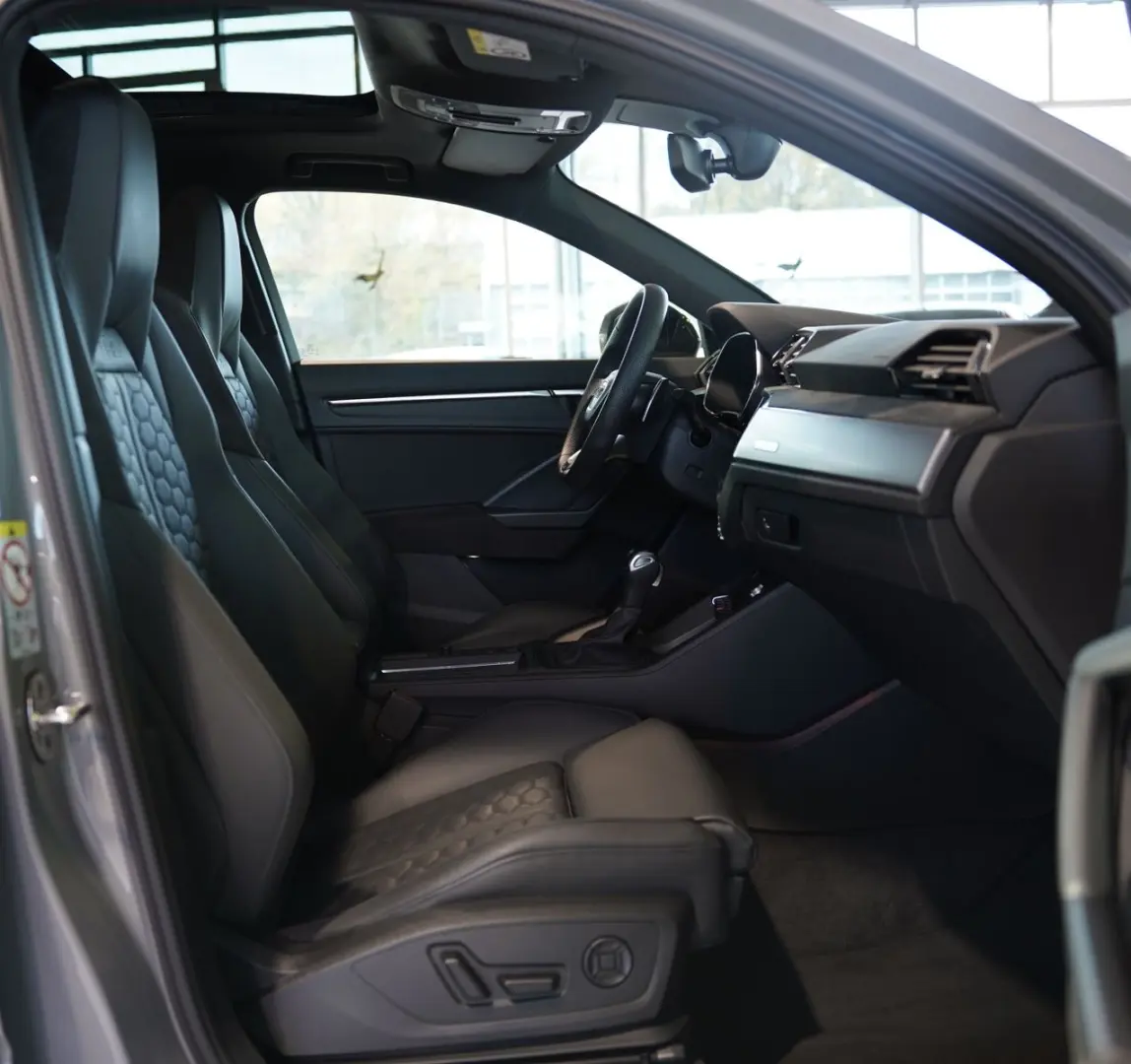 RSQ3 q. Sportback 2.H  21  RS-Sitze RS-AGA Pano