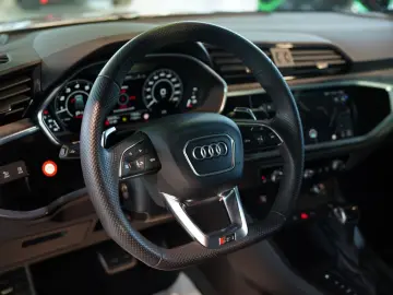 RSQ3 q. Sportback 2.H  21  RS-Sitze RS-AGA Pano