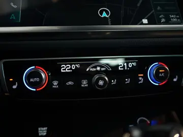 RSQ3 q. Sportback 2.H  21  RS-Sitze RS-AGA Pano