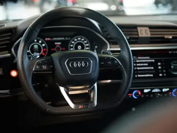 RSQ3 q. Sportback 2.H  21  RS-Sitze RS-AGA Pano