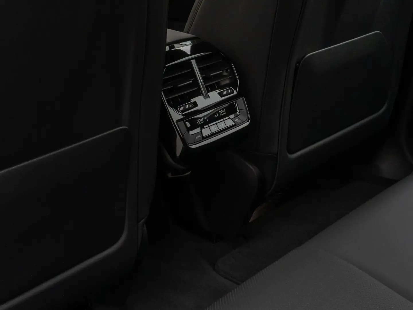 iX xD40 360  DAB H K ACC Komfort Sport 22Zoll