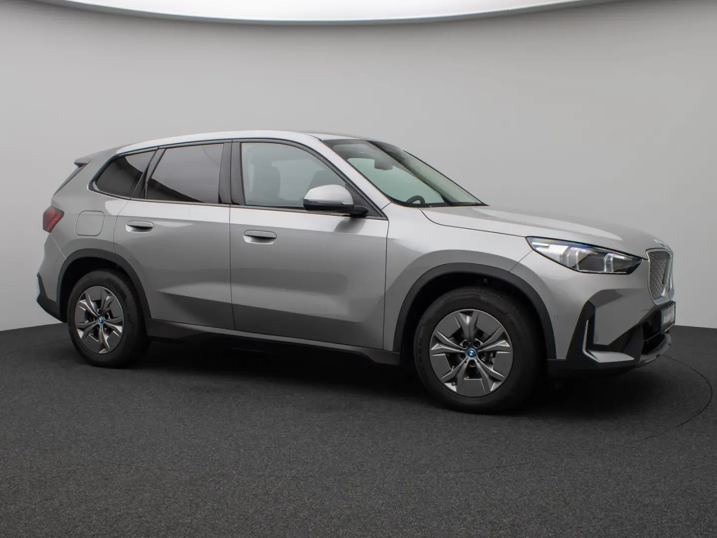 iX1 eD20 Kamera DAB Fernlichtassis Komfort Sport