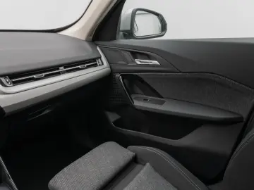 iX1 eD20 Kamera DAB Fernlichtassis Komfort Sport