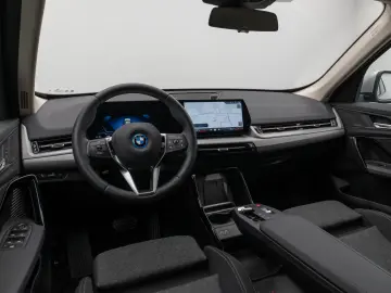 iX1 eD20 Kamera DAB Fernlichtassis Komfort Sport