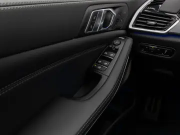 X5 xD40i M Sport Panorama 360 Laser HUD DAB B&W