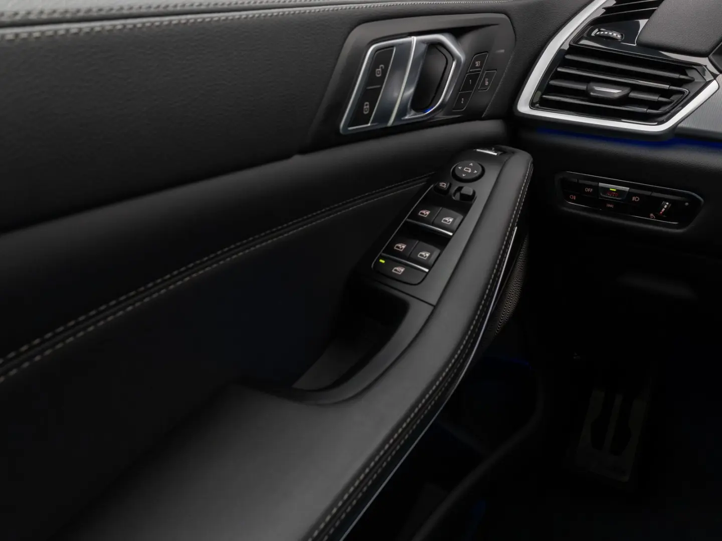 X5 xD40i M Sport Panorama 360 Laser HUD DAB B&W