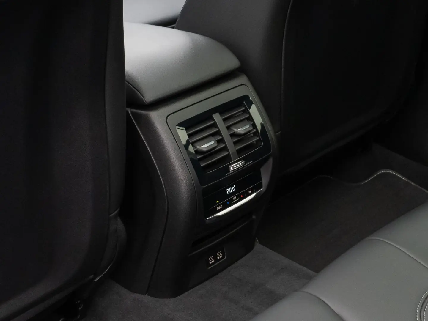 X3 xD30i Panorama Kamera DAB HiFi 19Zoll