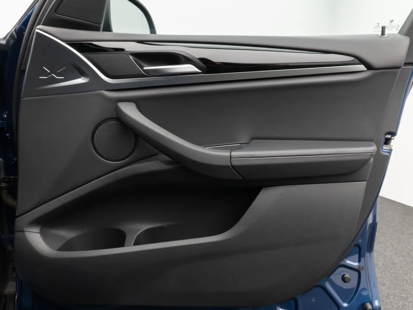 X3 xD30i Panorama Kamera DAB HiFi 19Zoll