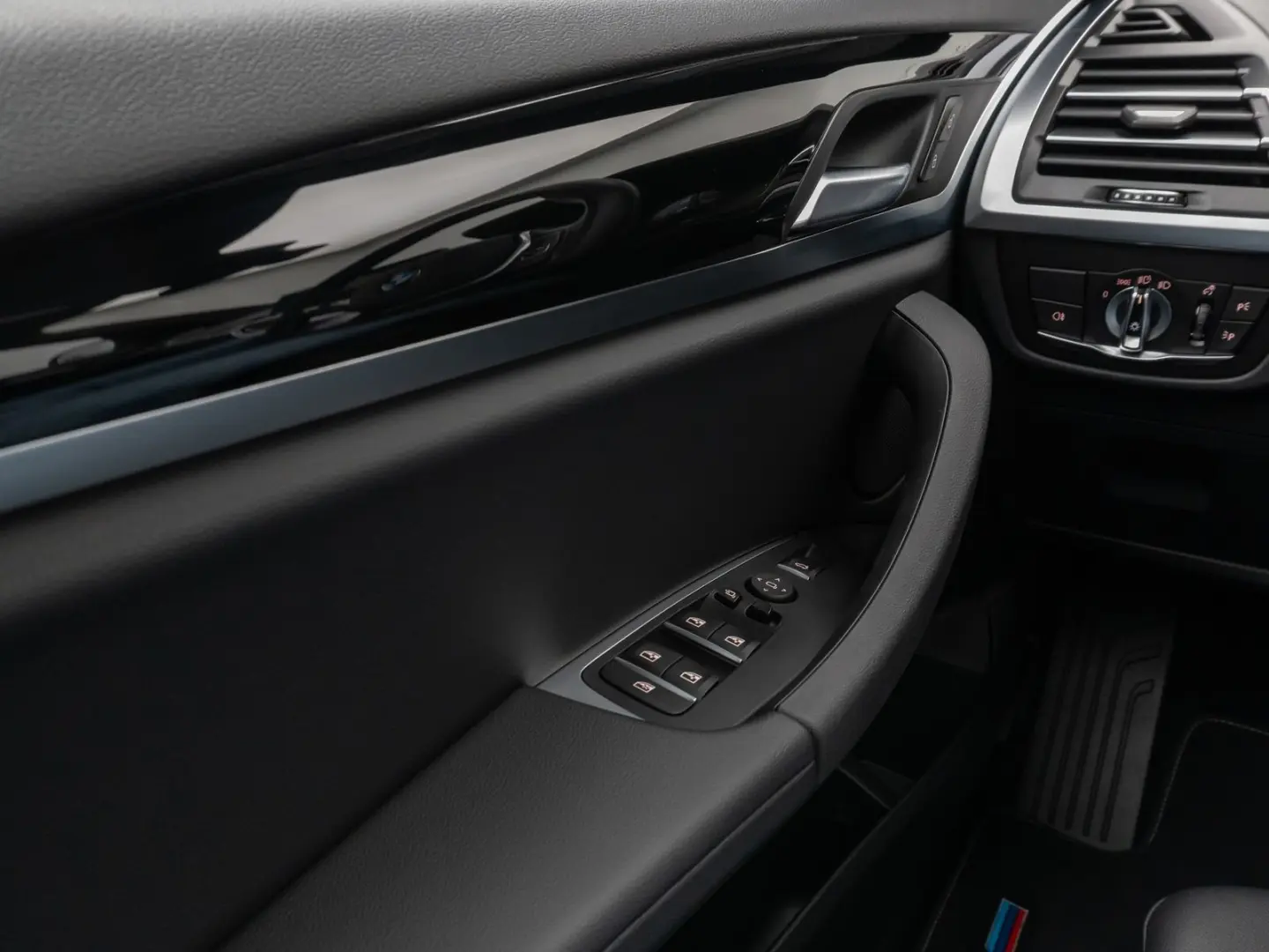 X3 xD30i Panorama Kamera DAB HiFi 19Zoll