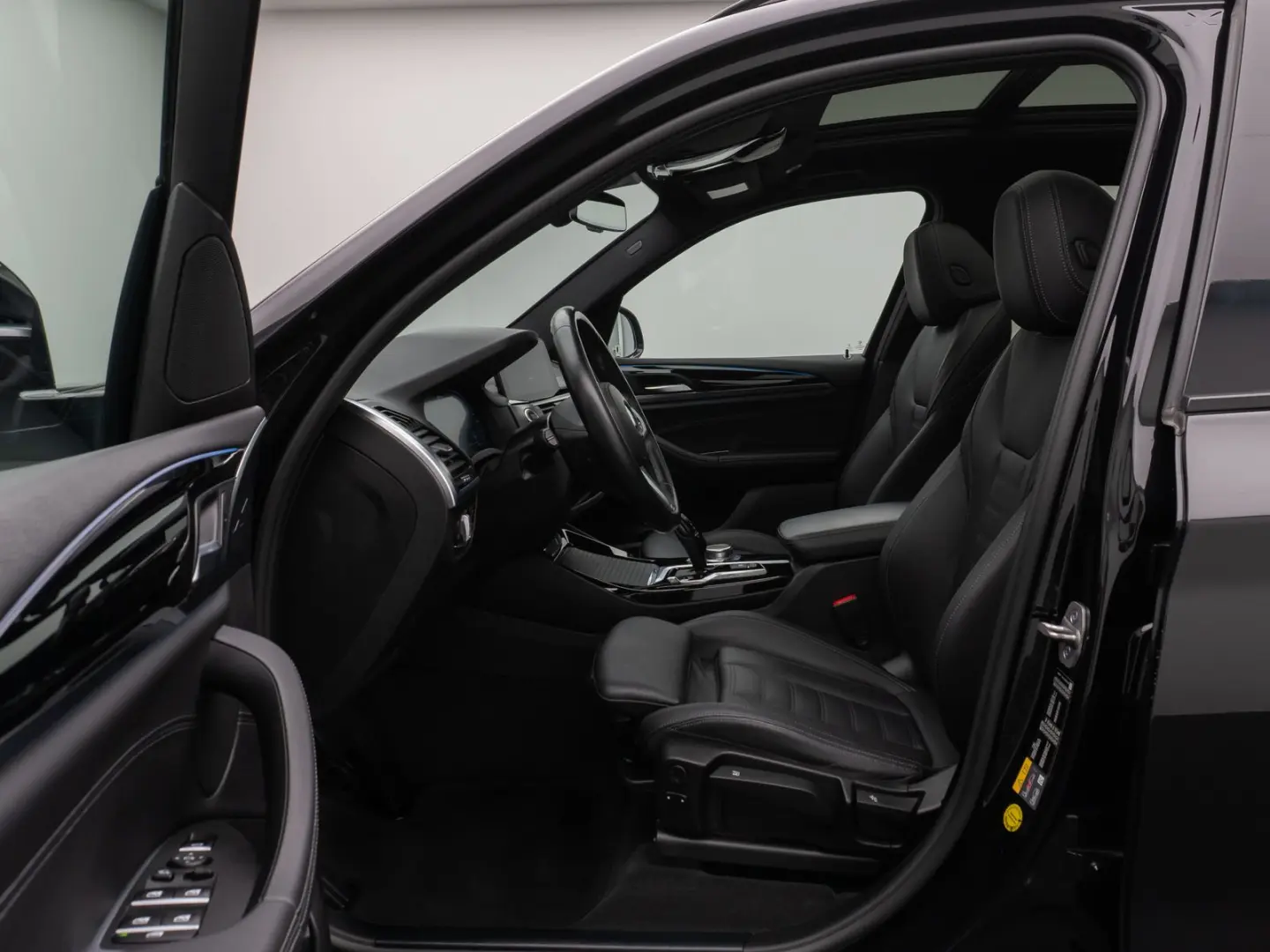 X3 xD30e Panorama HUD DAB HiFi Komfort Sport 20