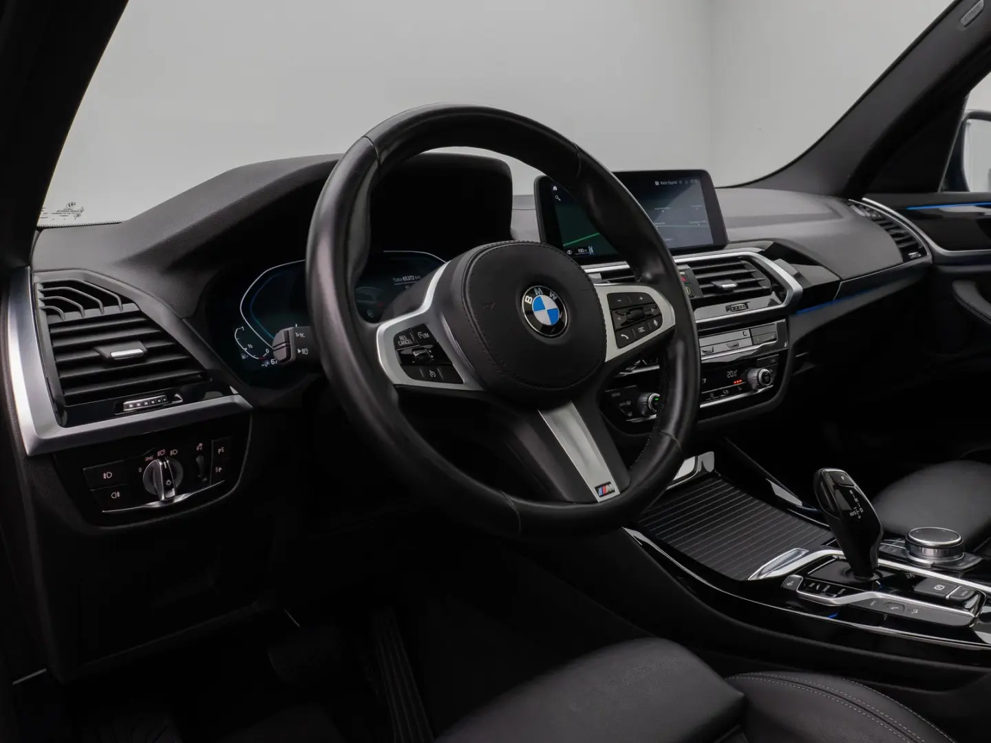 X3 xD30e Panorama HUD DAB HiFi Komfort Sport 20