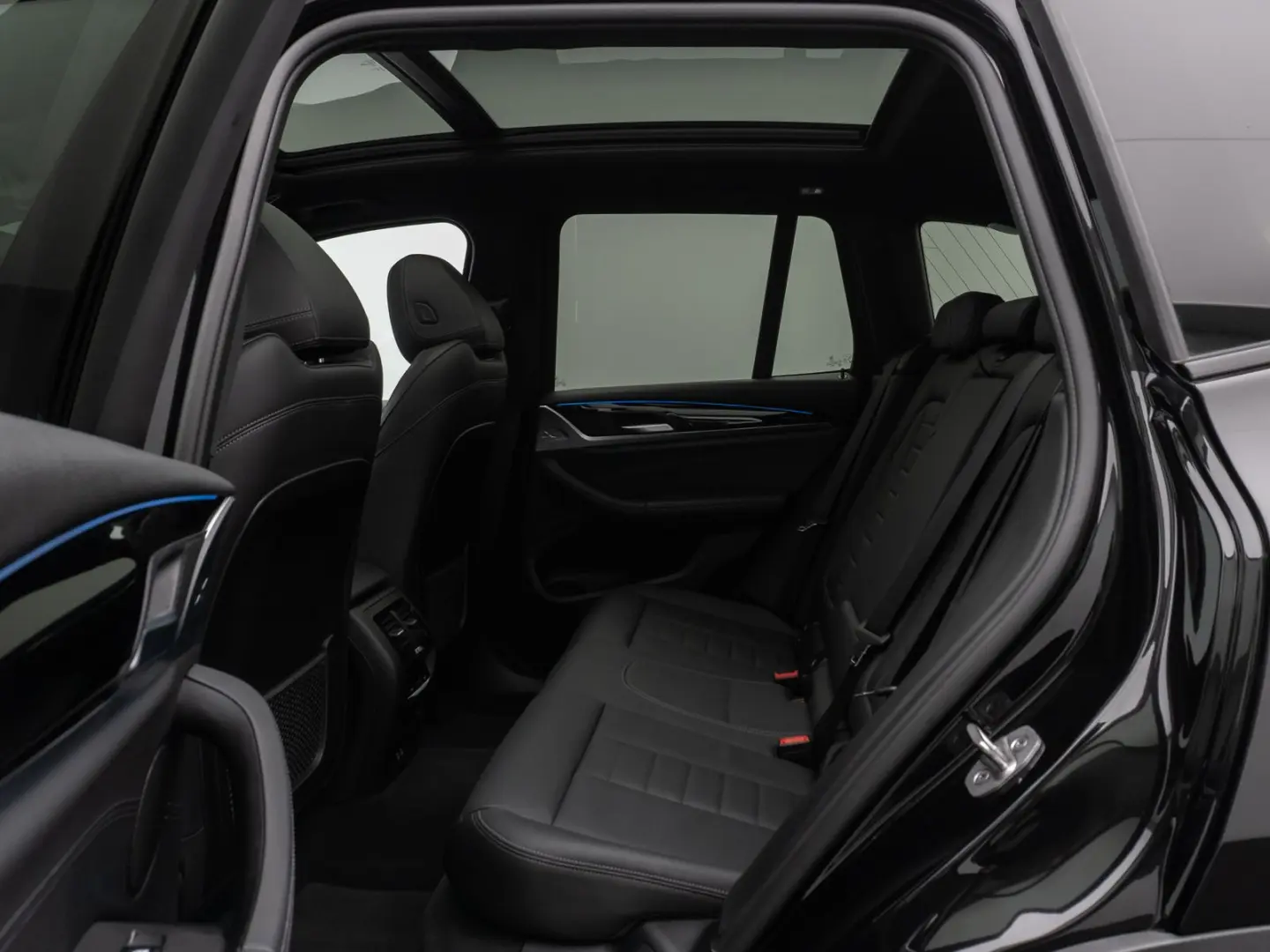 X3 xD30e Panorama HUD DAB HiFi Komfort Sport 20