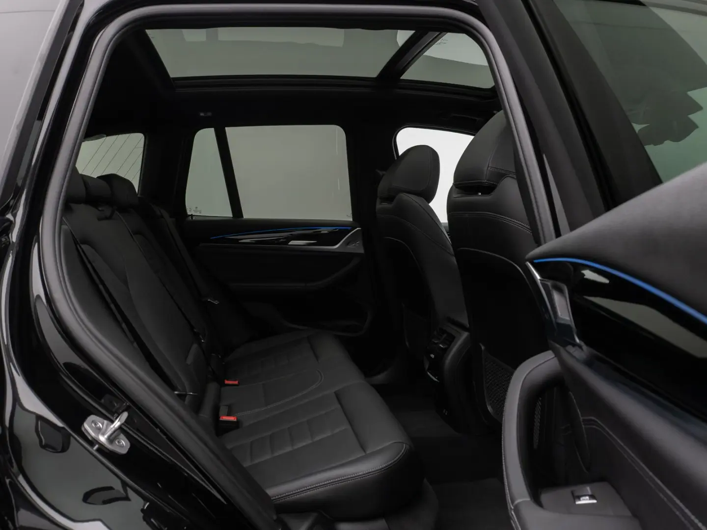 X3 xD30e Panorama HUD DAB HiFi Komfort Sport 20