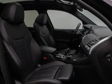 X3 xD30e Panorama HUD DAB HiFi Komfort Sport 20