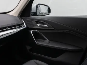 X1 sD18i xLine Kamera DAB Komfort Alarm AHK LED