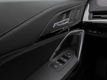 X1 sD18i xLine Kamera DAB Komfort Alarm AHK LED