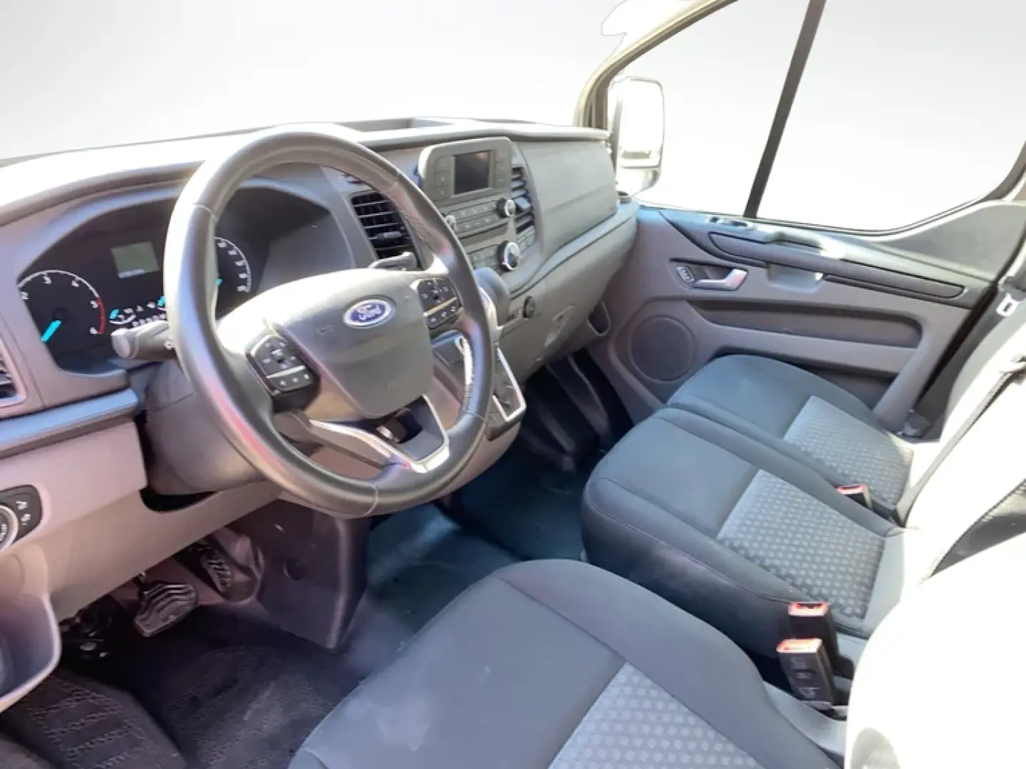 Ford Tourneo Custom Bus 320 2.0 EcoBlue 130 CP L1