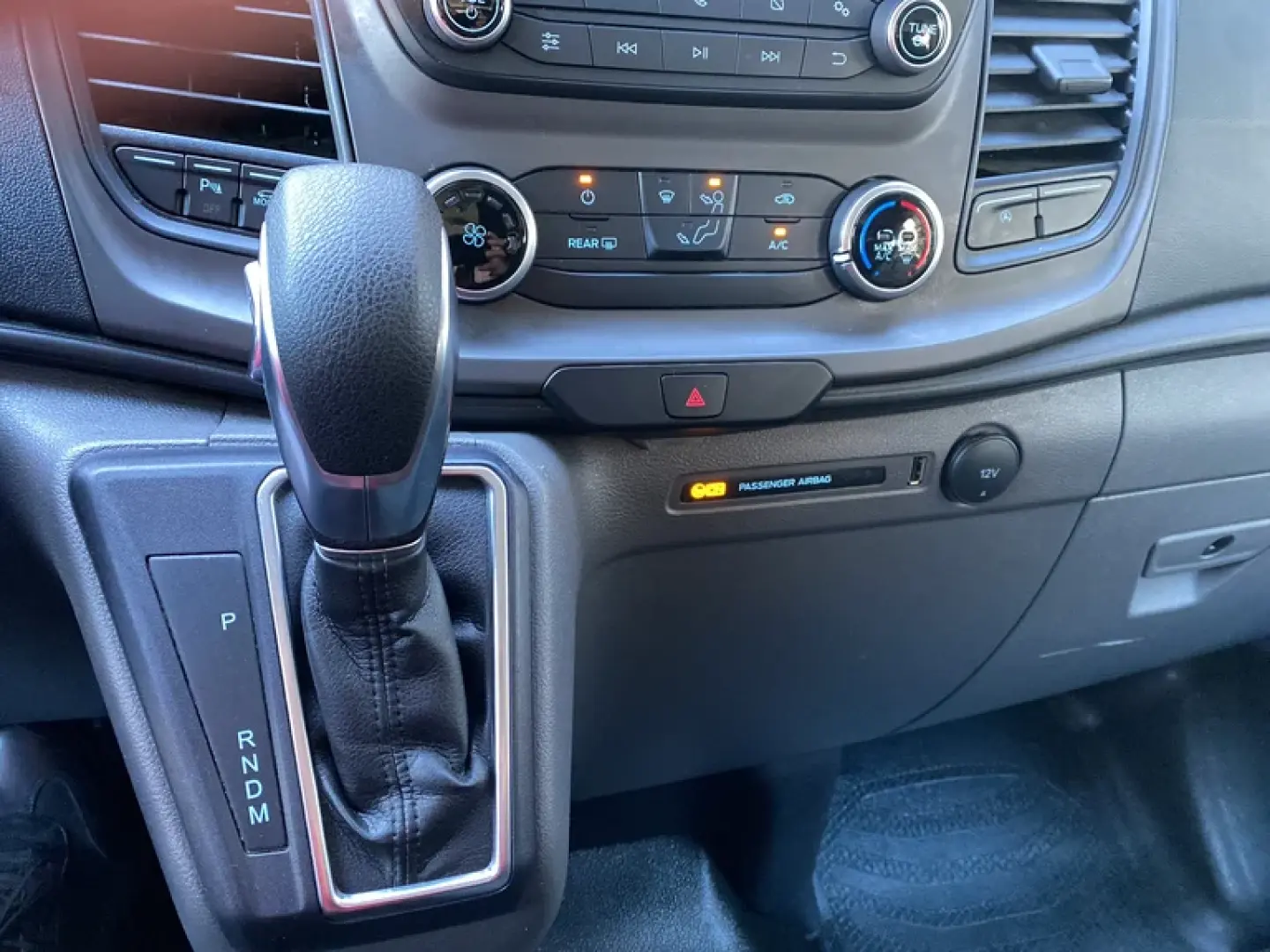 Ford Tourneo Custom Bus 320 2.0 EcoBlue 130 CP L1