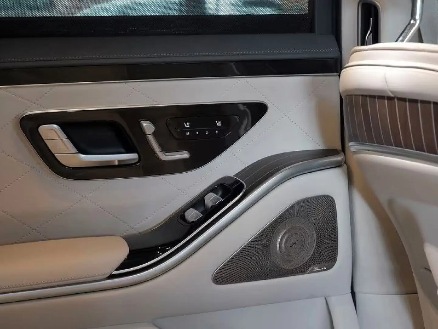 S 580 e 4M KOM BURM AMG DISTR SPUR AIRMATIC 360