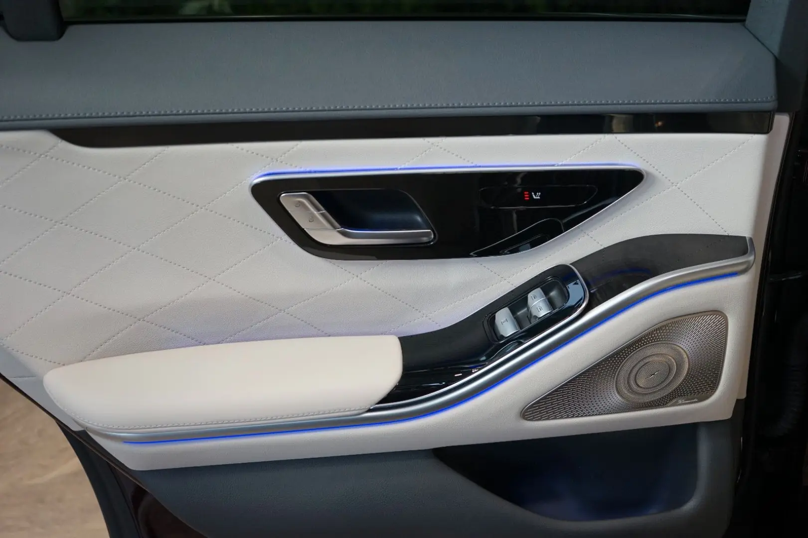 S580 4M PANO MASSAGE 360 BURM3D HUD