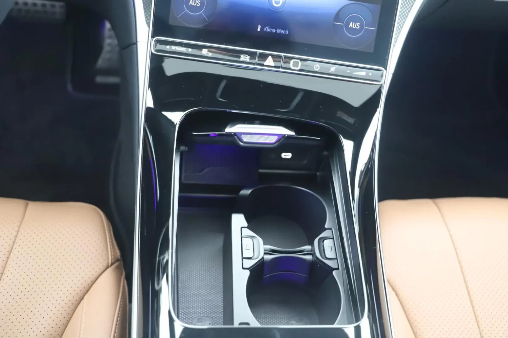 CLE 200 Coupé AMG Line 2x LED MBUX Pano WiPa 360