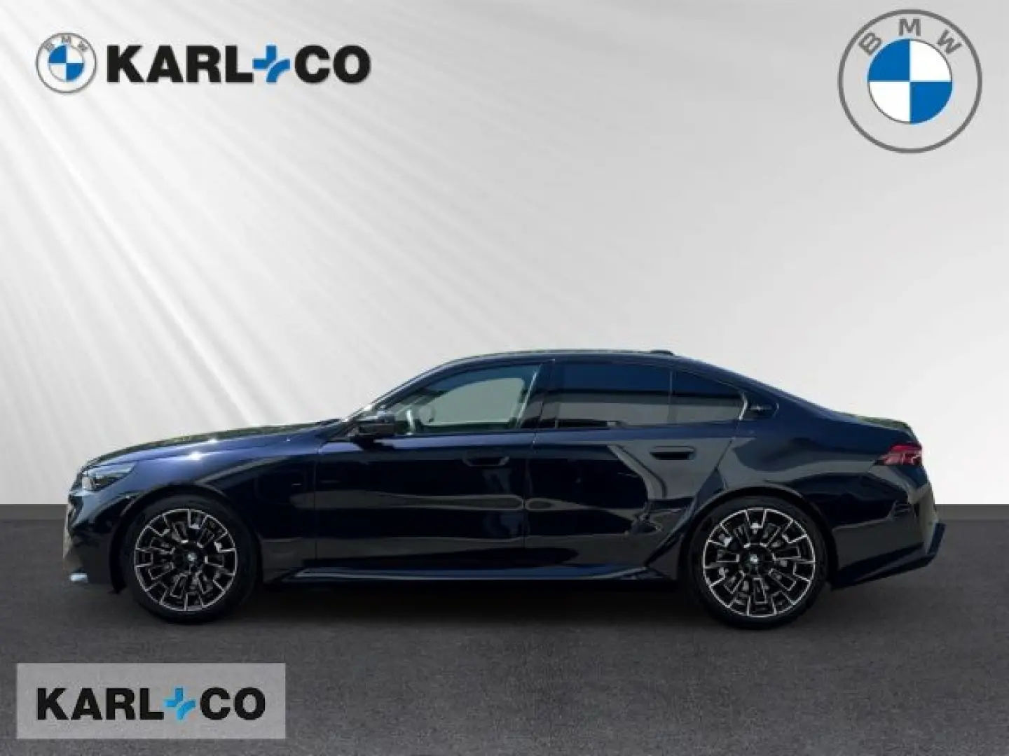 BMW M5 Limousine B&W Pano