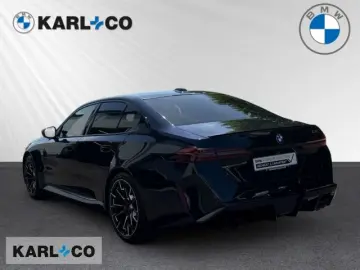 BMW M5 Limousine B&W Pano