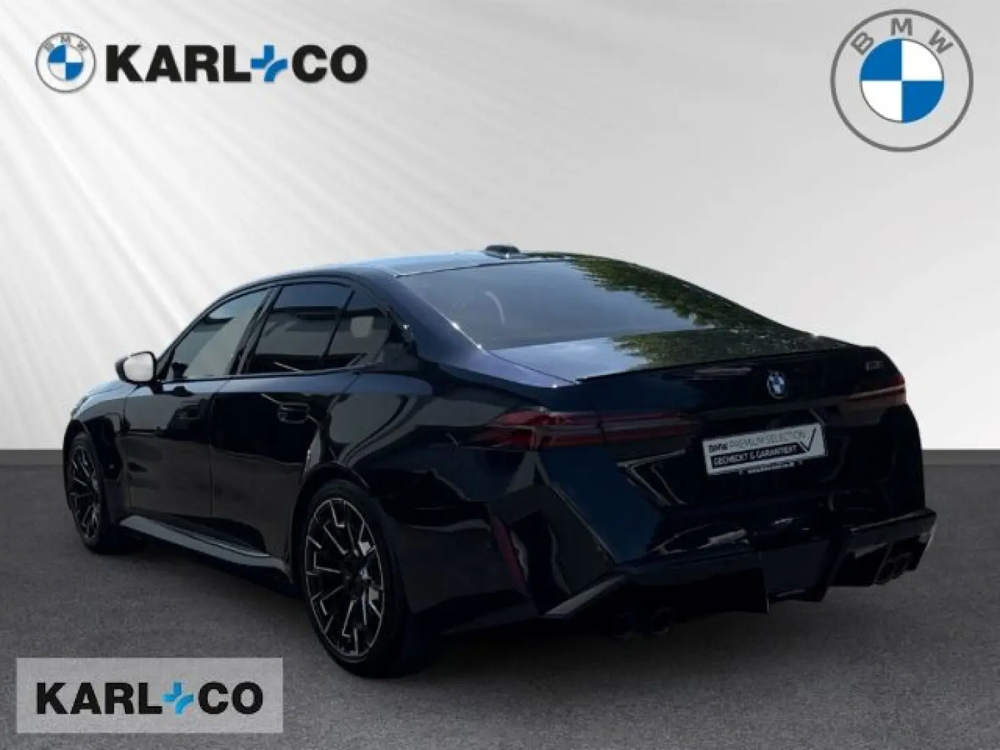 BMW M5 Limousine B&W Pano