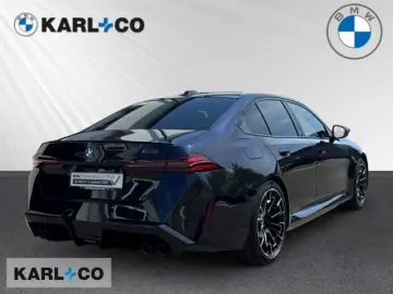 BMW M5 Limousine B&W Pano