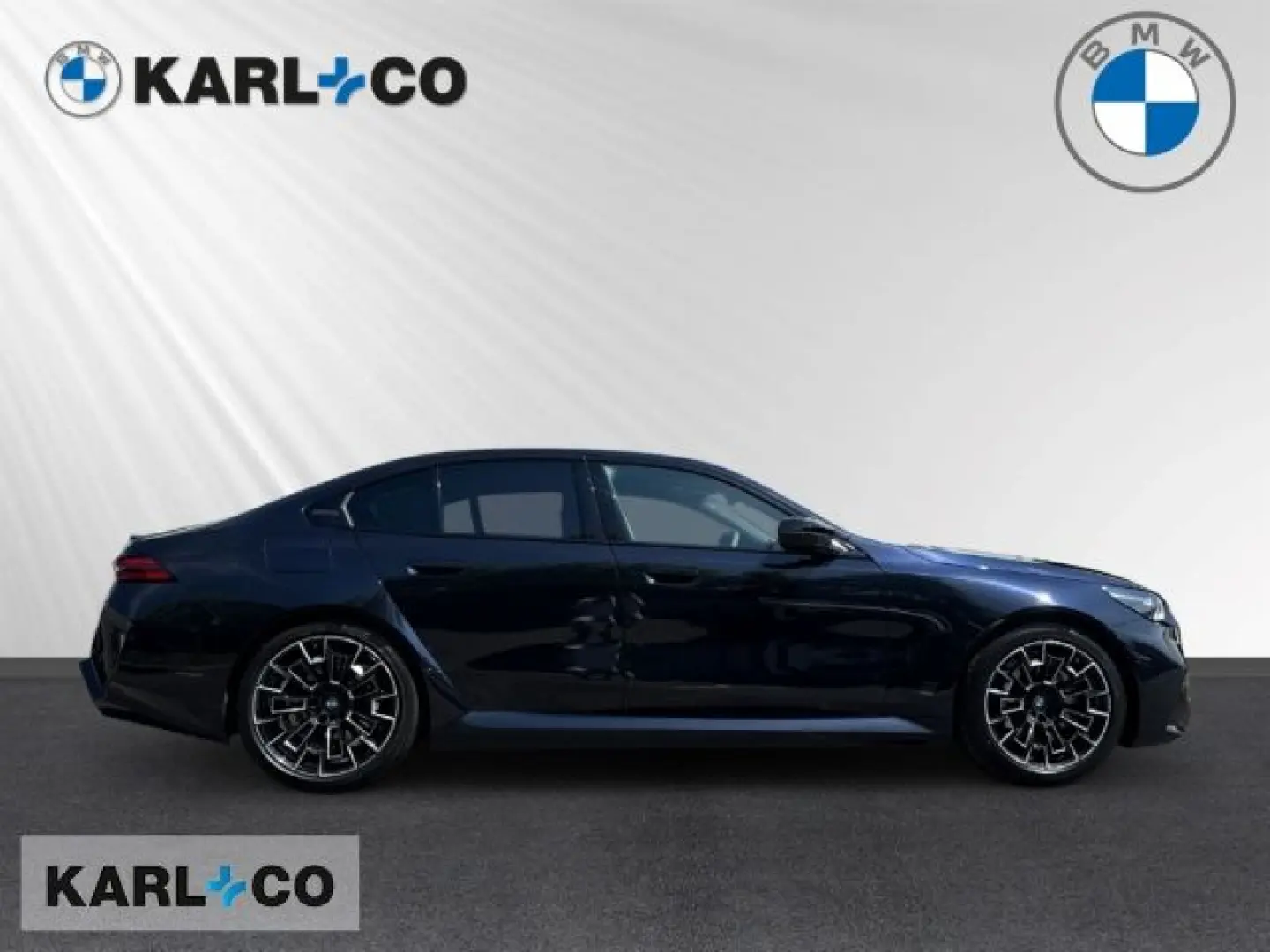 BMW M5 Limousine B&W Pano