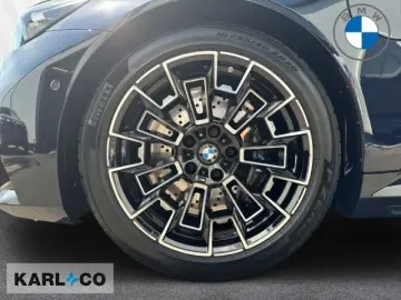 BMW M5 Limousine B&W Pano