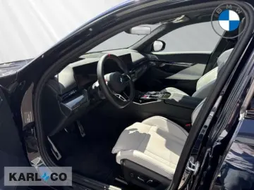 BMW M5 Limousine B&W Pano