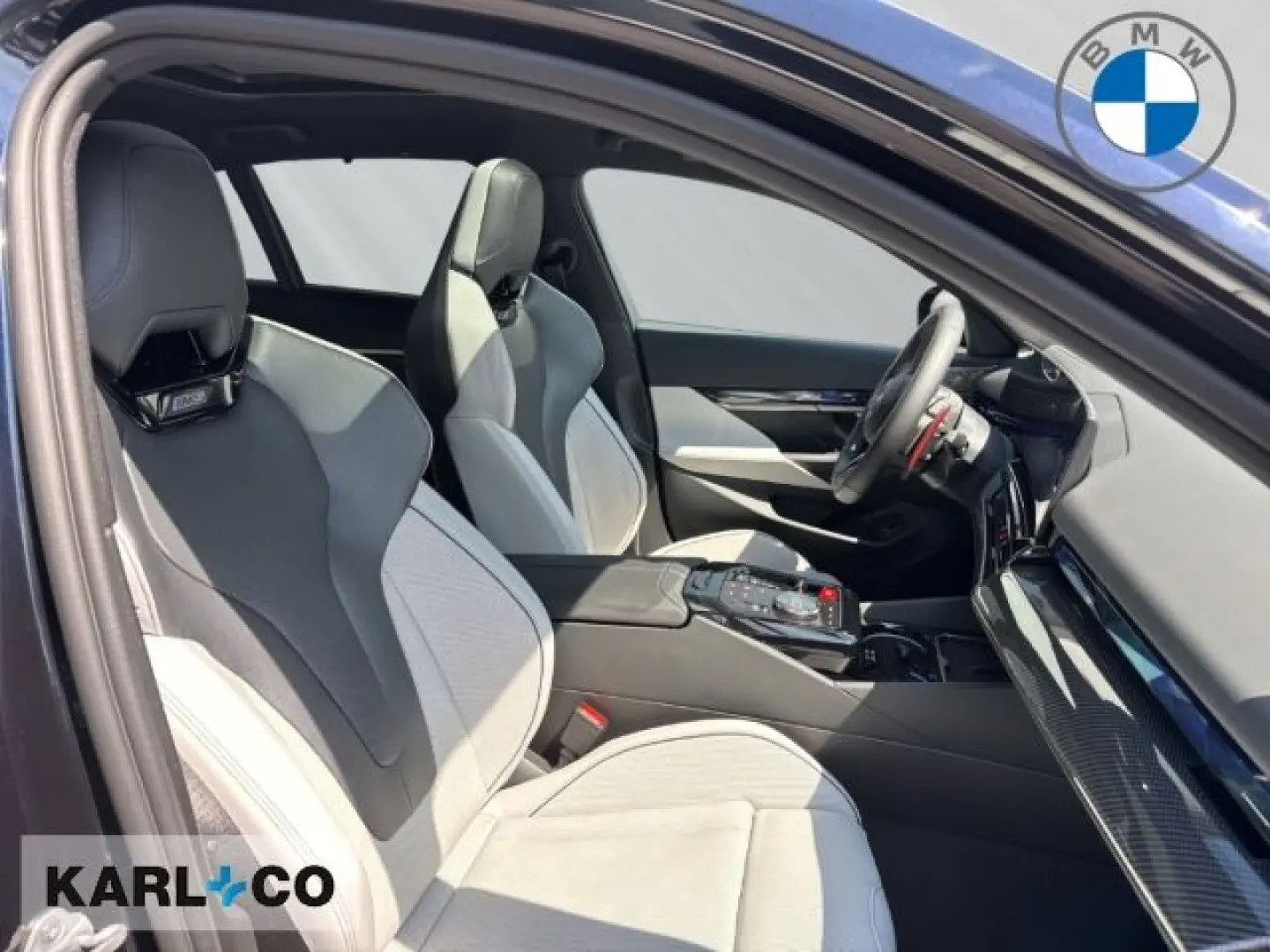 BMW M5 Limousine B&W Pano