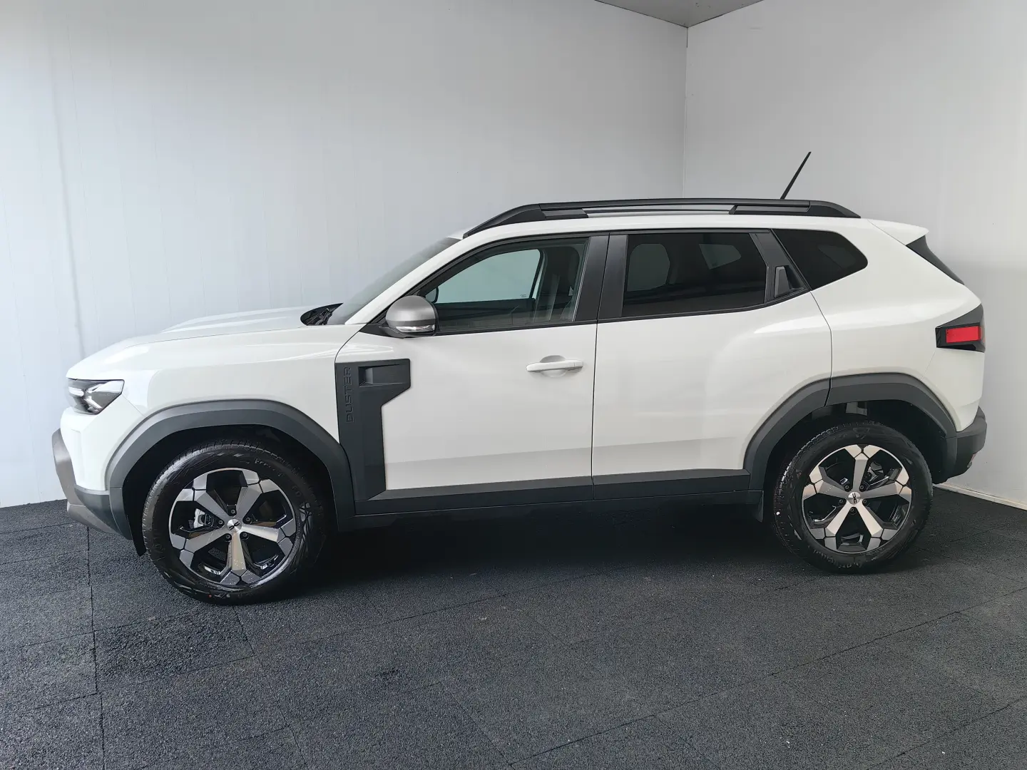 DUSTER Journey Automat hybrid 1597 cmc - 140CP